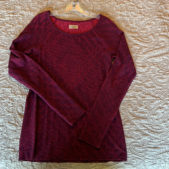“Athleta” burgundy long sleeved top - Picture 4 of 4